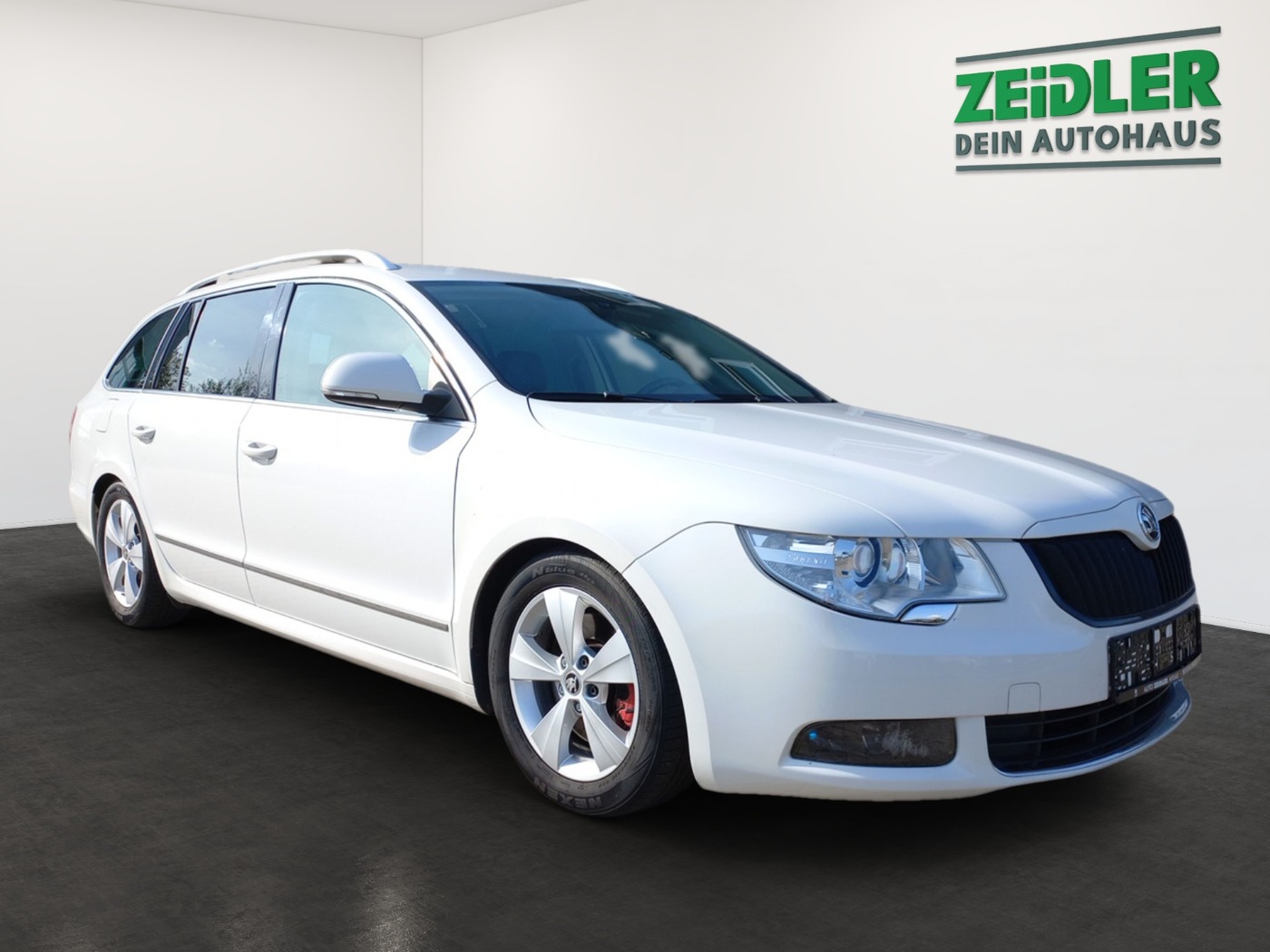 SKODA Superb II Combi 2.0 TSI DSG Elegance NAVI XENON Bild 2