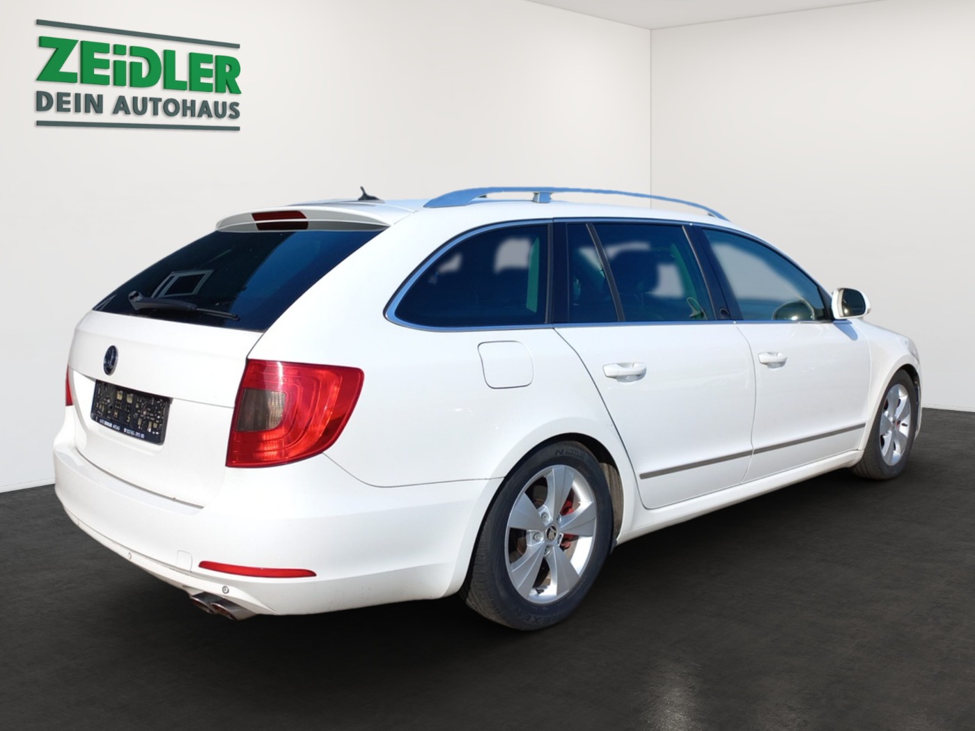 SKODA Superb II Combi 2.0 TSI DSG Elegance NAVI XENON Bild 3