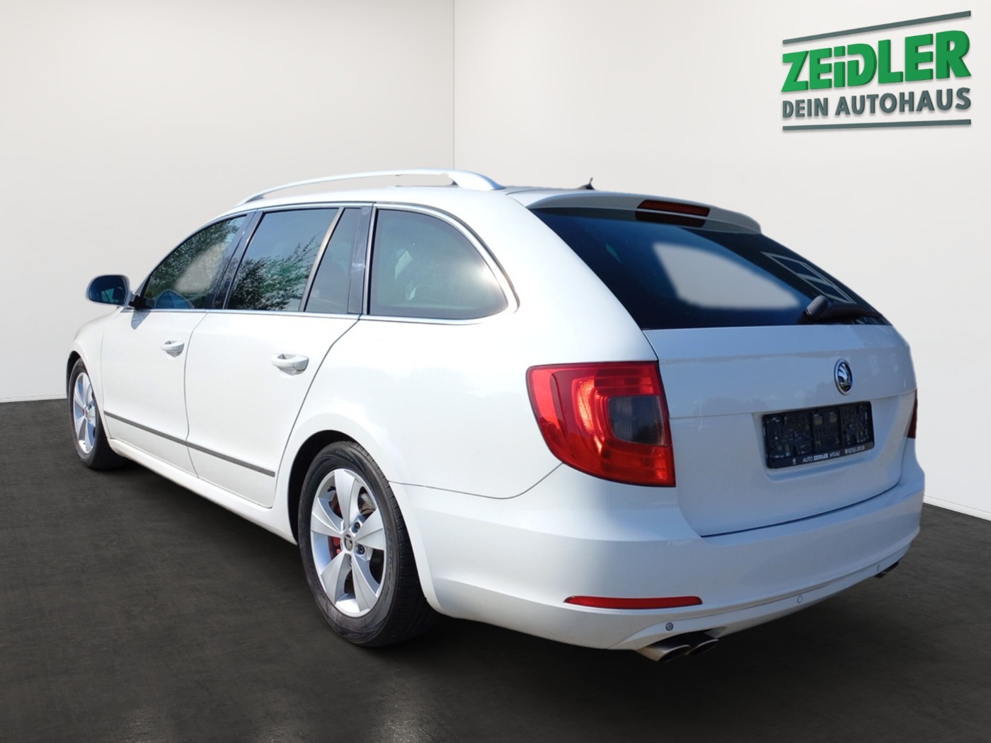 SKODA Superb II Combi 2.0 TSI DSG Elegance NAVI XENON Bild 4