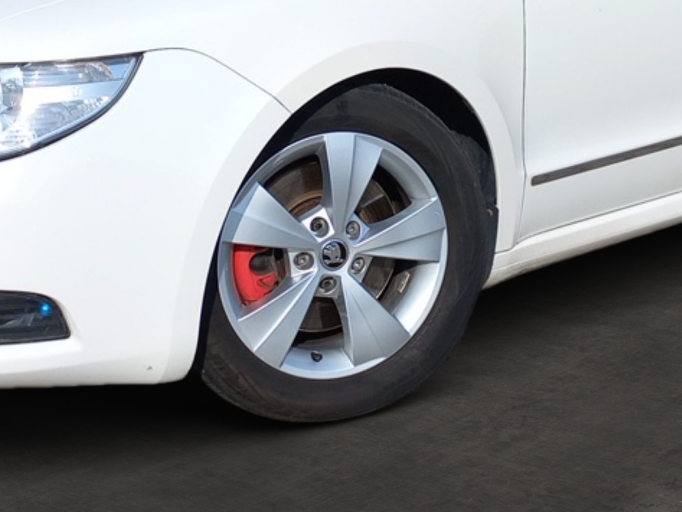 SKODA Superb II Combi 2.0 TSI DSG Elegance NAVI XENON Bild 6