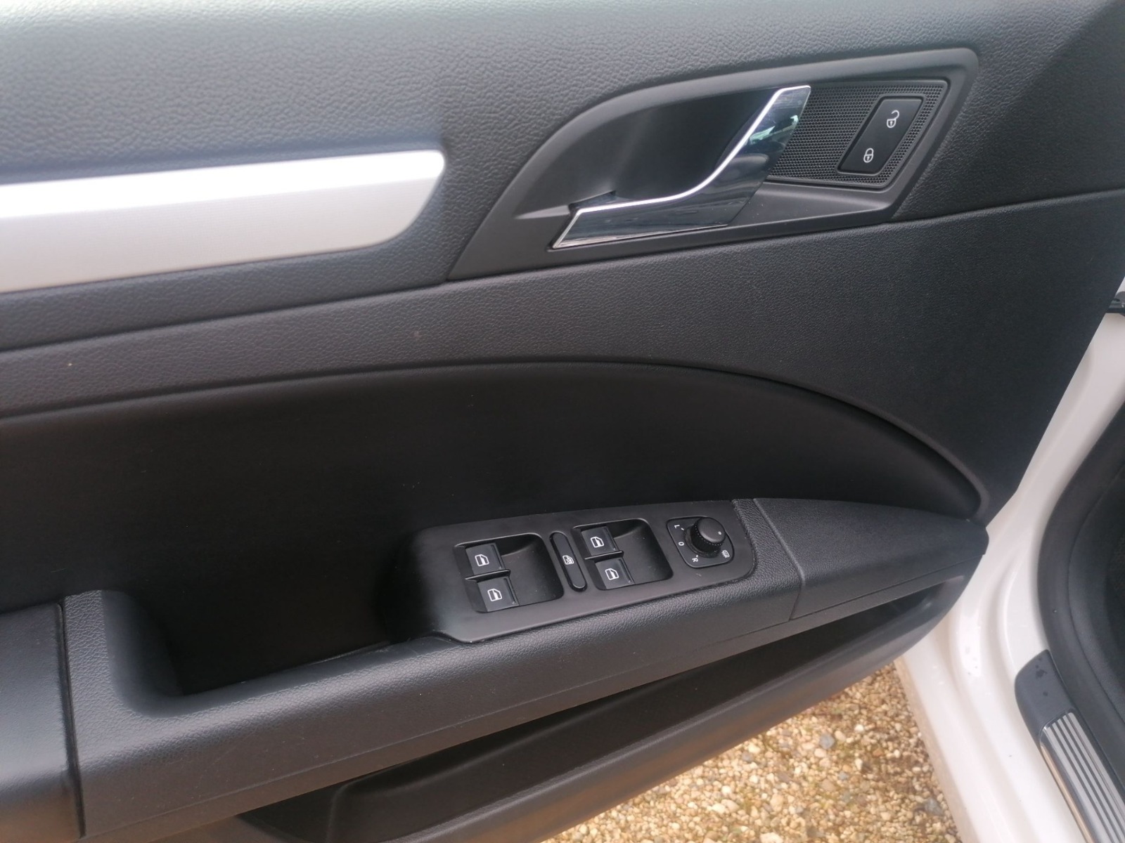 SKODA Superb II Combi 2.0 TSI DSG Elegance NAVI XENON Bild 13