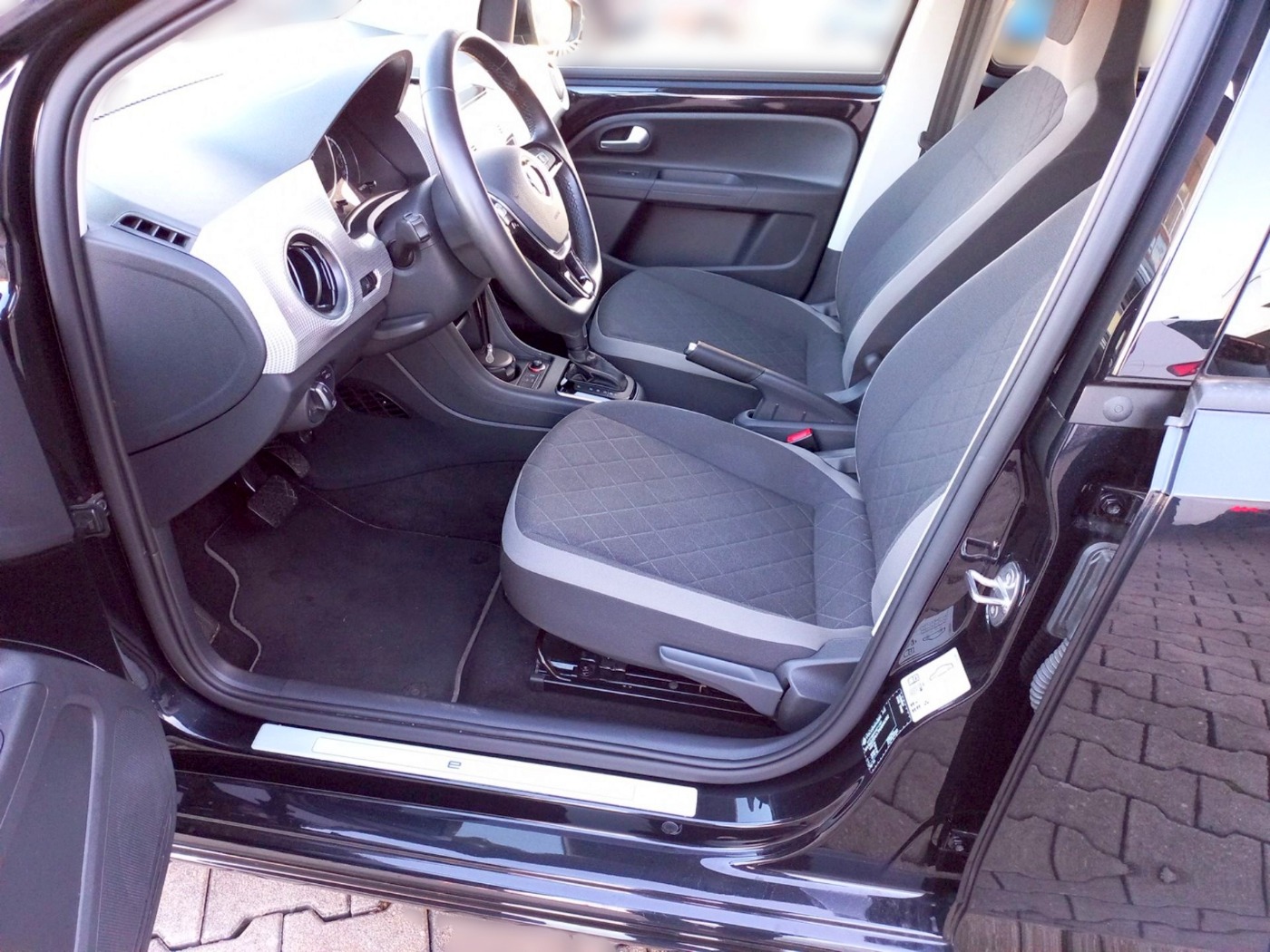 VW e-up! Style Plus 32,3 kWh ALU DAB KA PDC RFK SHZ Bild 8