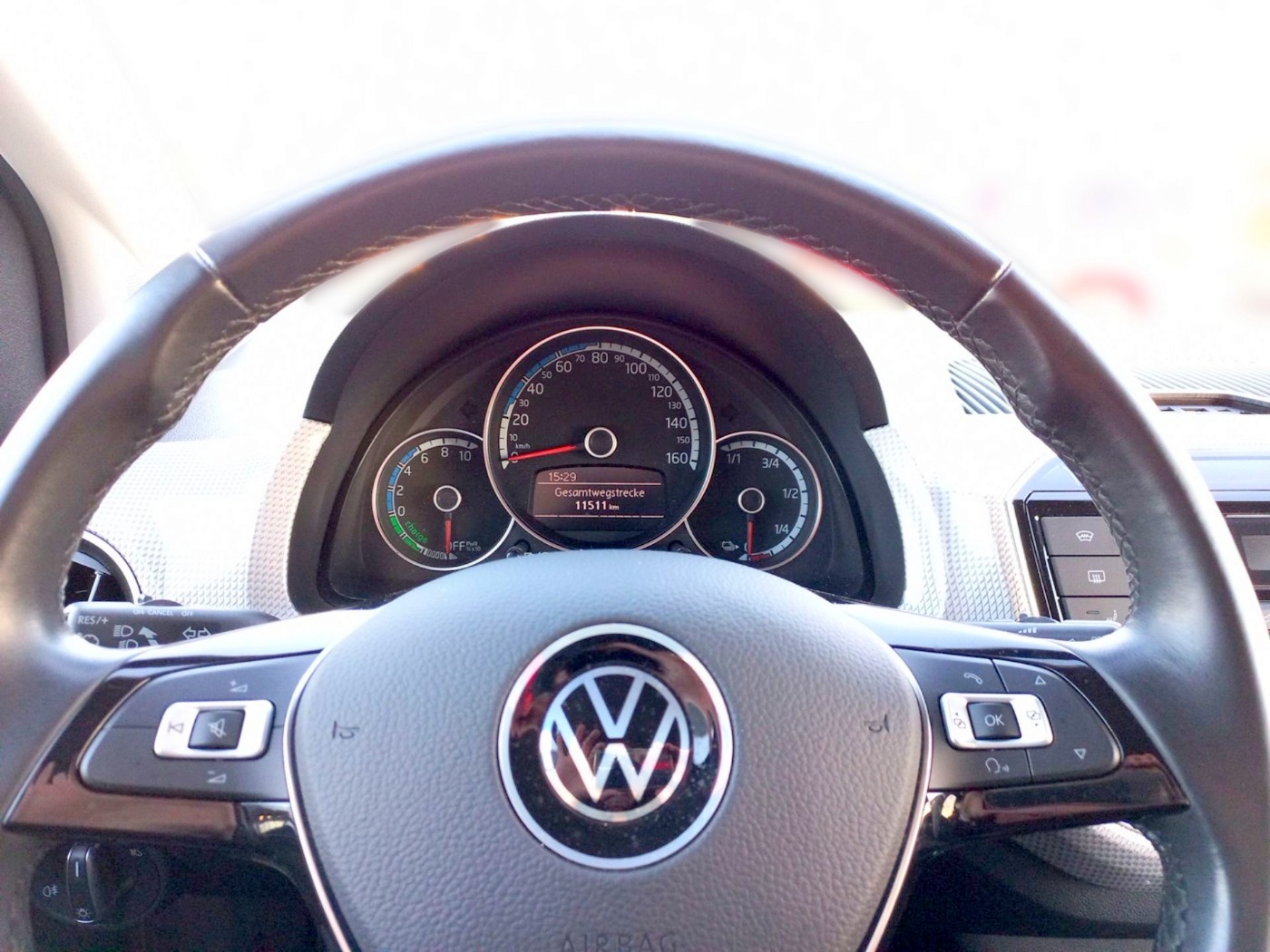 VW e-up! Style Plus 32,3 kWh ALU DAB KA PDC RFK SHZ Bild 11