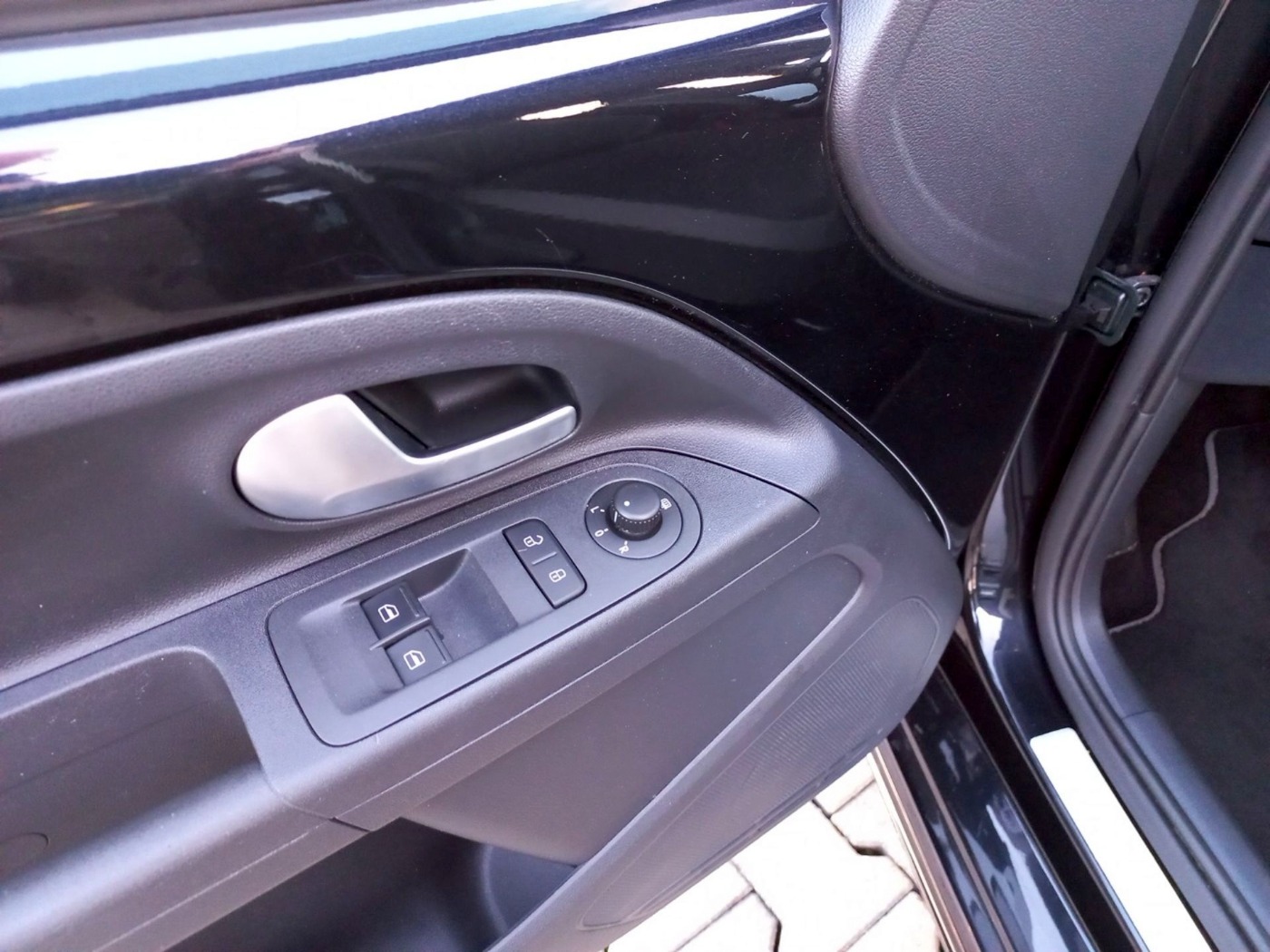 VW e-up! Style Plus 32,3 kWh ALU DAB KA PDC RFK SHZ Bild 7