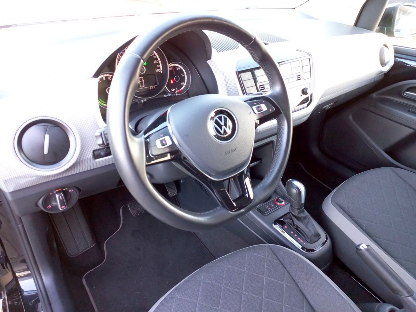 VW e-up! Style Plus 32,3 kWh ALU DAB KA PDC RFK SHZ Bild 10