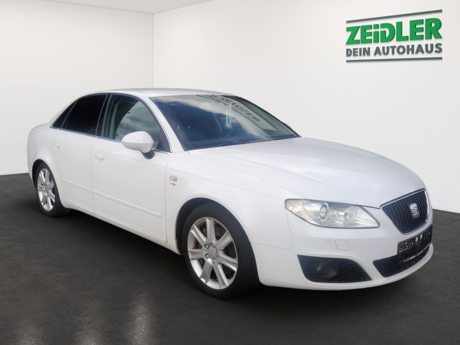 SEAT Exeo 2.0 TFSI Sport ALU LEDER TEMPOMAT XENON Bild 4