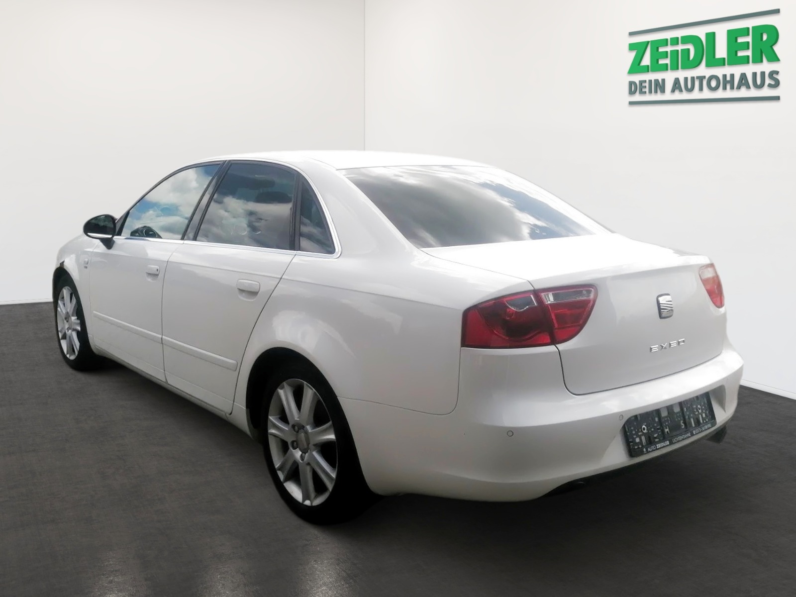 SEAT Exeo 2.0 TFSI Sport ALU LEDER TEMPOMAT XENON Bild 2