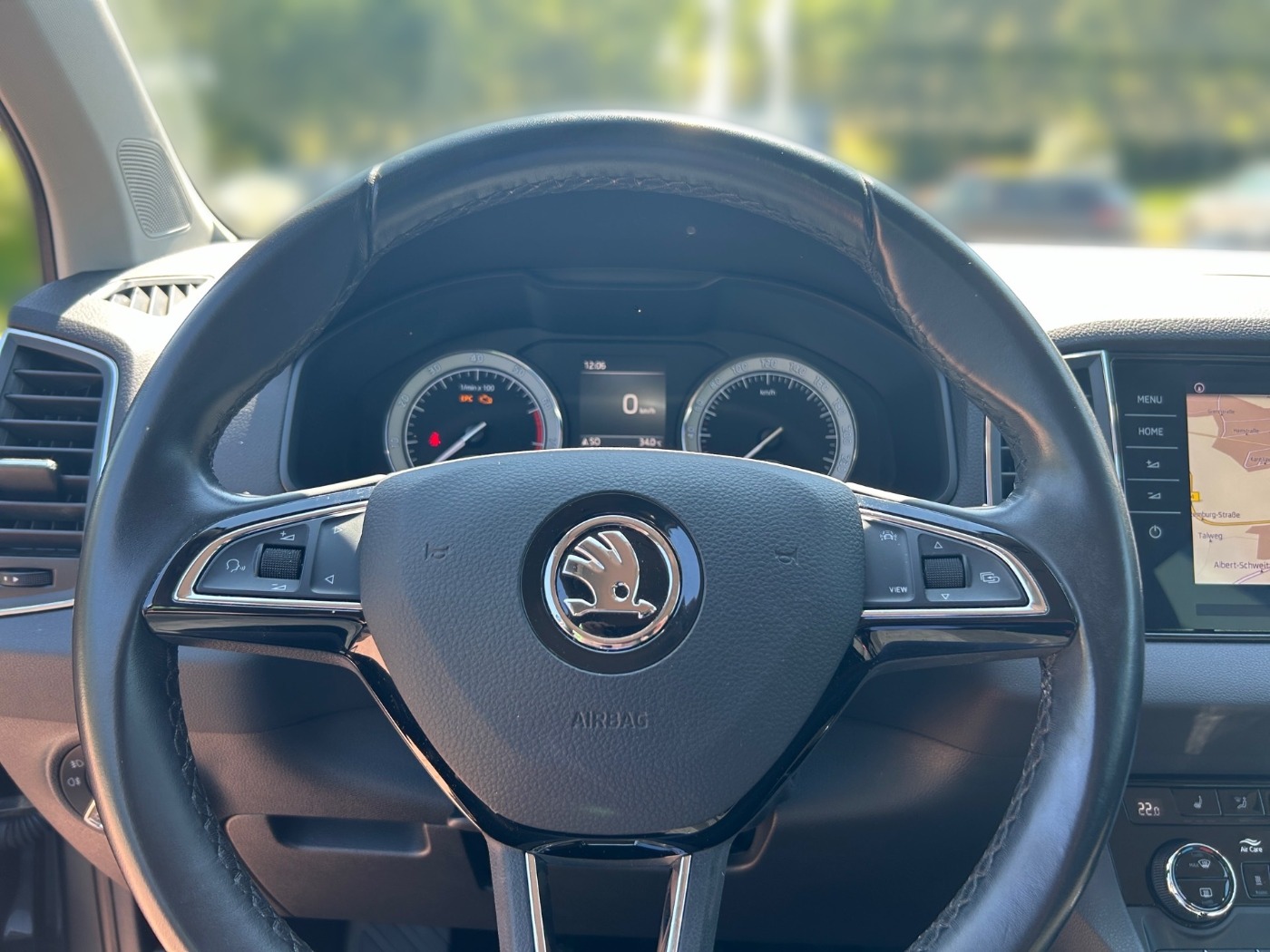 SKODA Karoq 1.5 TSI Style LED KA NAVI RFK STANDHEIZUNG Bild 8