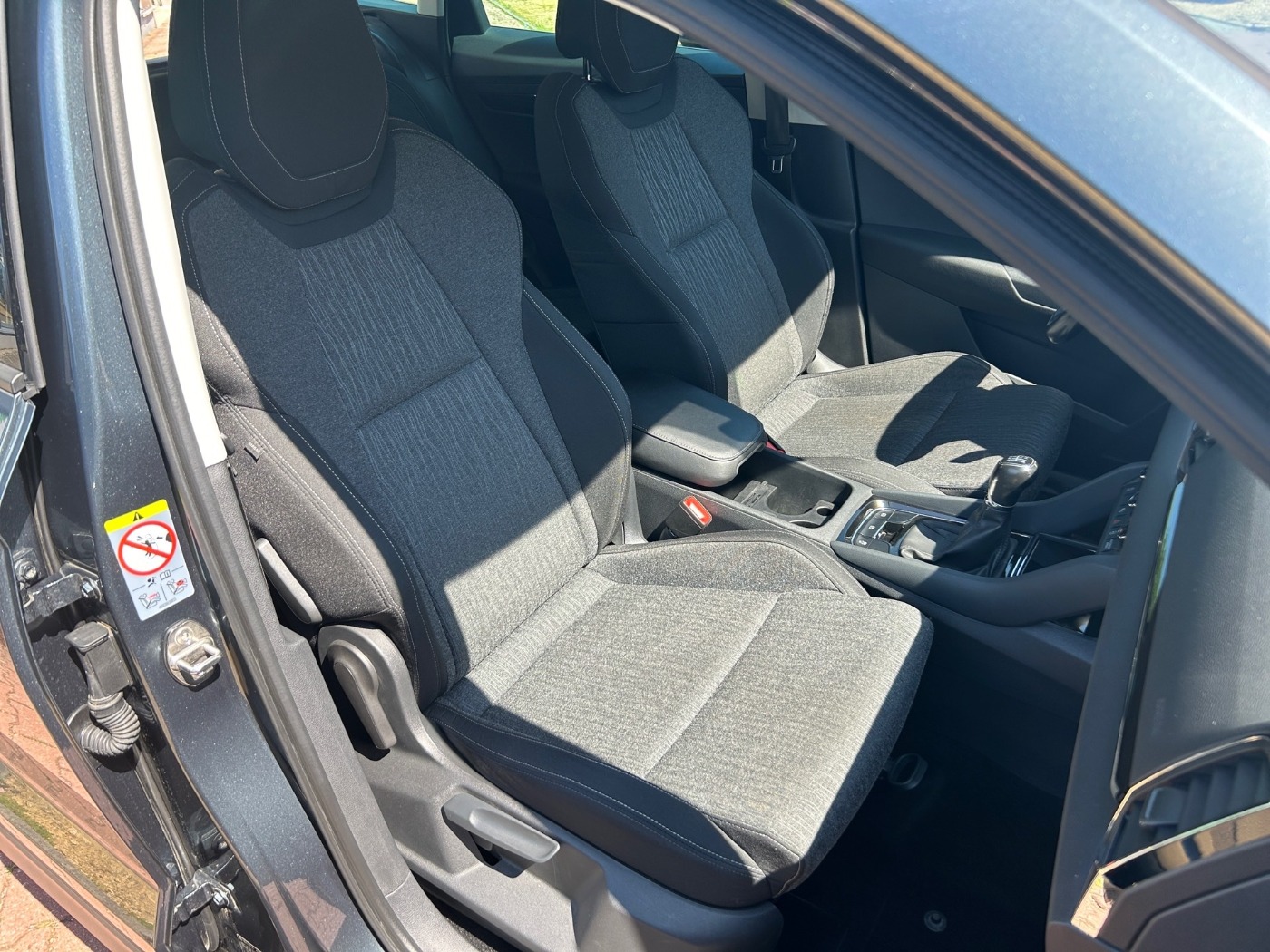 SKODA Karoq 1.5 TSI Style LED KA NAVI RFK STANDHEIZUNG Bild 12