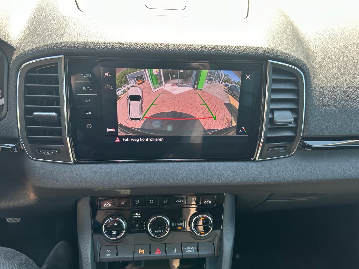SKODA Karoq 1.5 TSI Style LED KA NAVI RFK STANDHEIZUNG Bild 14