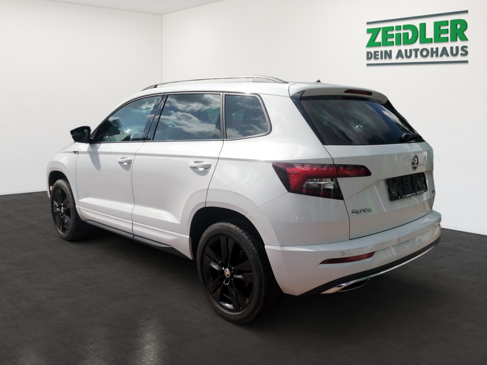 SKODA Karoq 1.5 TSI Sportline DAB KA KEY LED PDC 4xSHZ Bild 2
