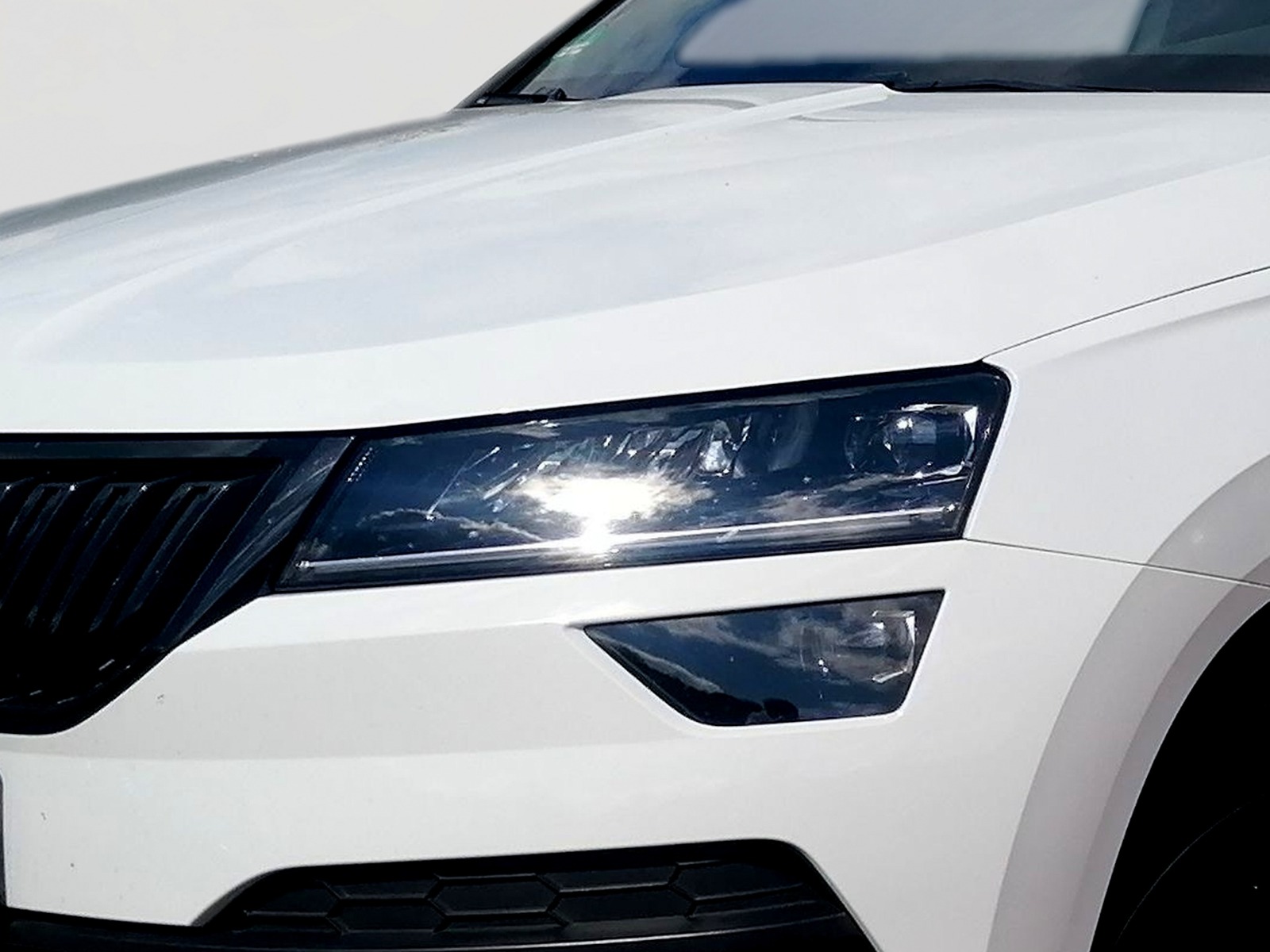 SKODA Karoq 1.5 TSI Sportline DAB KA KEY LED PDC 4xSHZ Bild 5