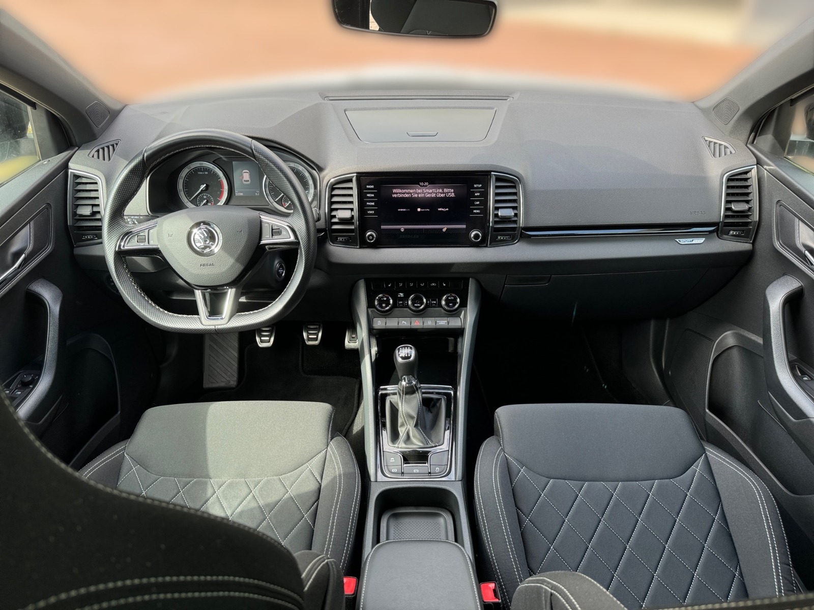 SKODA Karoq 1.5 TSI Sportline DAB KA KEY LED PDC 4xSHZ Bild 9