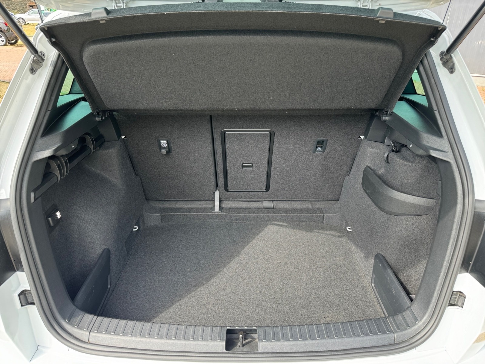 SKODA Karoq 1.5 TSI Sportline DAB KA KEY LED PDC 4xSHZ Bild 7