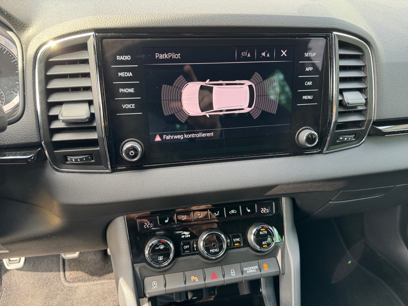 SKODA Karoq 1.5 TSI Sportline DAB KA KEY LED PDC 4xSHZ Bild 15