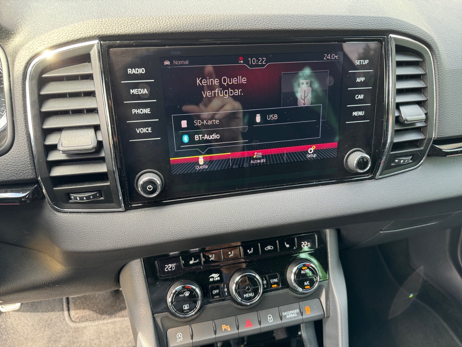 SKODA Karoq 1.5 TSI Sportline DAB KA KEY LED PDC 4xSHZ Bild 17