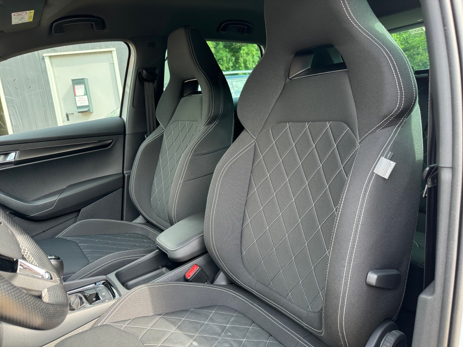 SKODA Karoq 1.5 TSI Sportline DAB KA KEY LED PDC 4xSHZ Bild 11