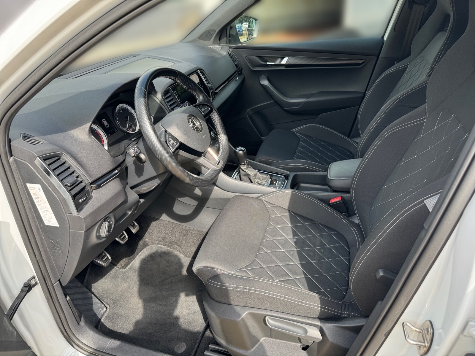 SKODA Karoq 1.5 TSI Sportline DAB KA KEY LED PDC 4xSHZ Bild 10