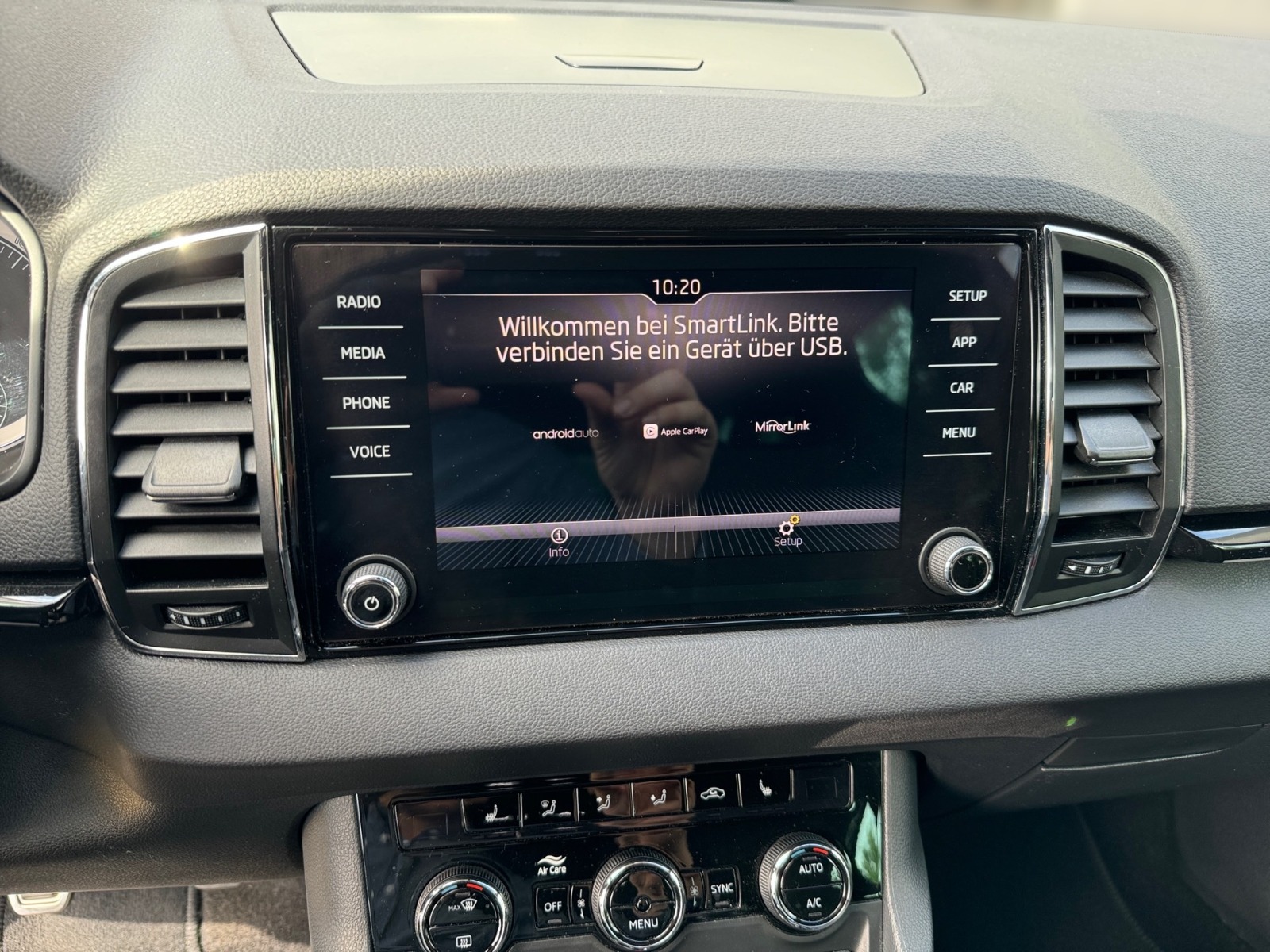 SKODA Karoq 1.5 TSI Sportline DAB KA KEY LED PDC 4xSHZ Bild 19