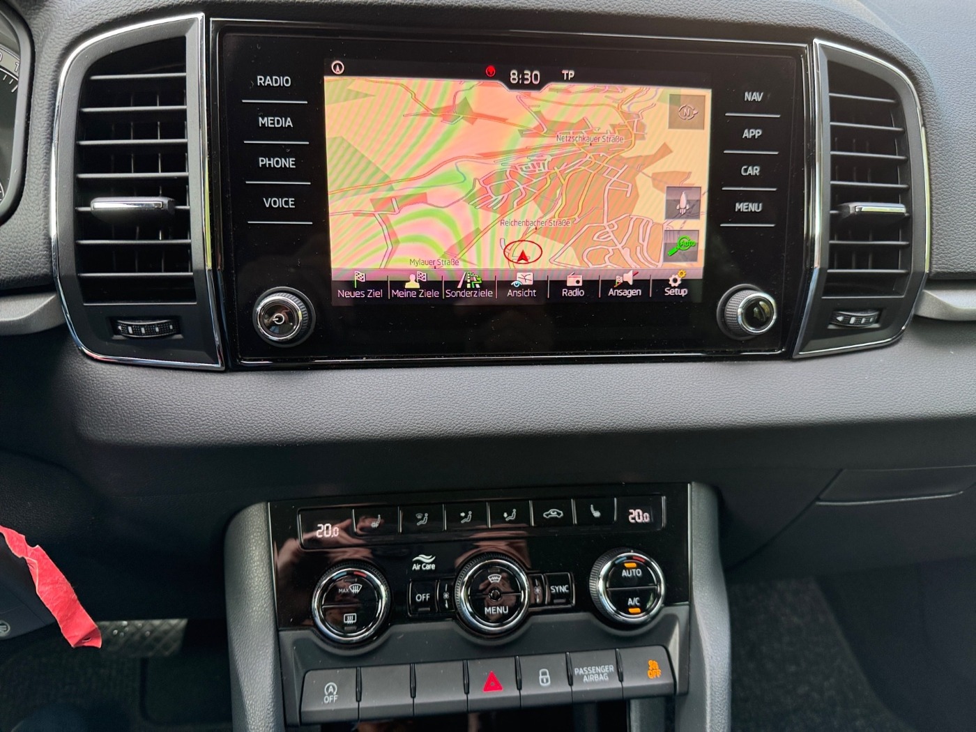 Škoda Karoq 1.5 TSI DSG Ambition DAB LHZ NAVI PDC SHZ Bild 9
