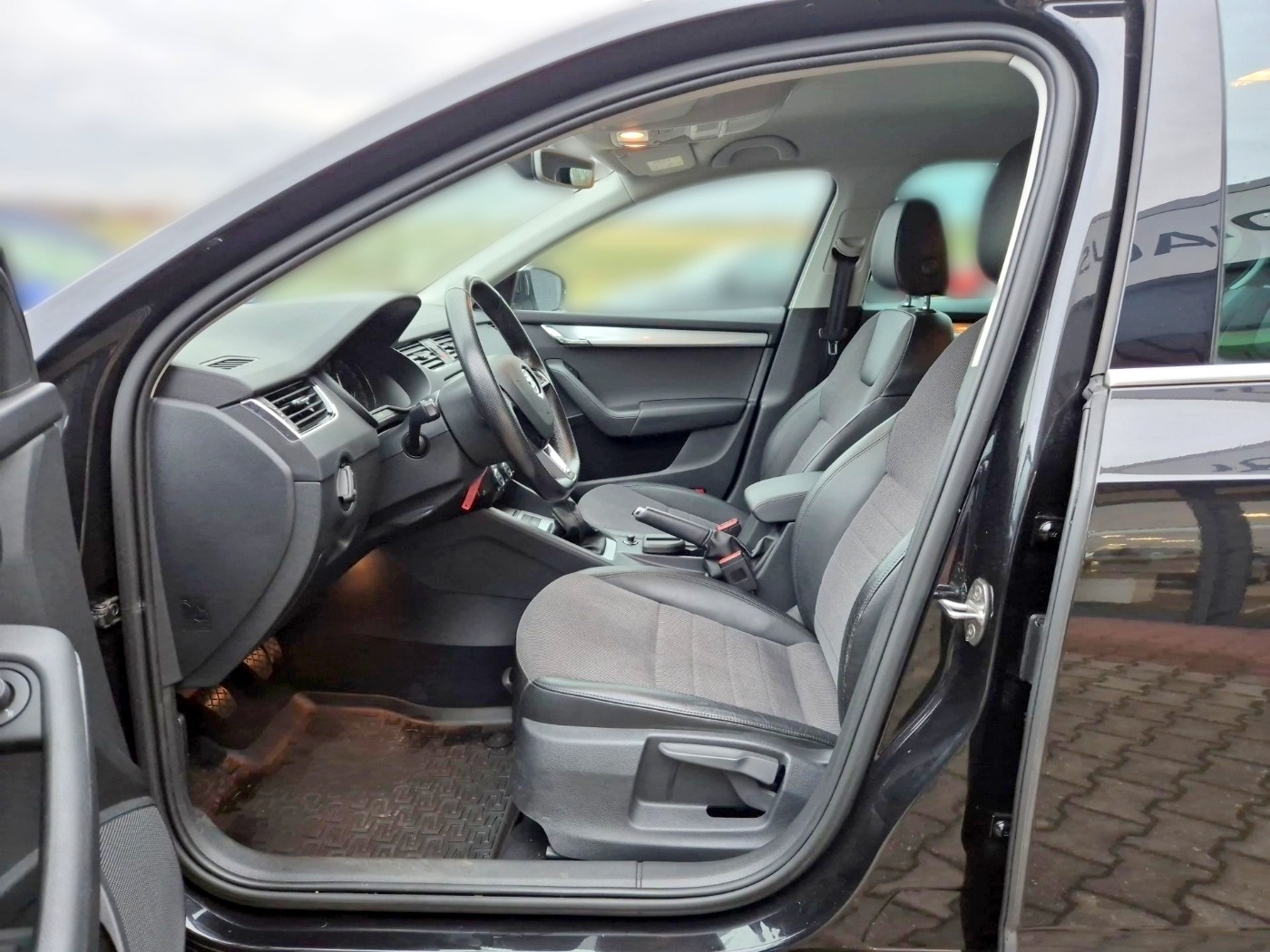 Skoda Octavia III Limo.1.0 TSI Style NAVI SHZ XENON Bild 8