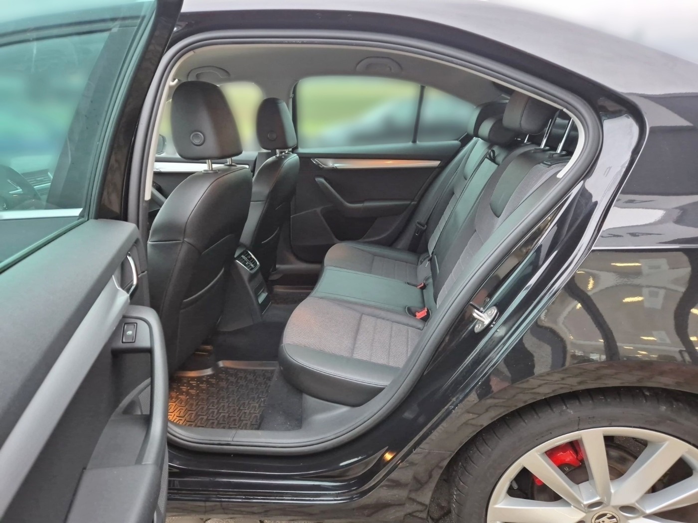 Skoda Octavia III Limo.1.0 TSI Style NAVI SHZ XENON Bild 9