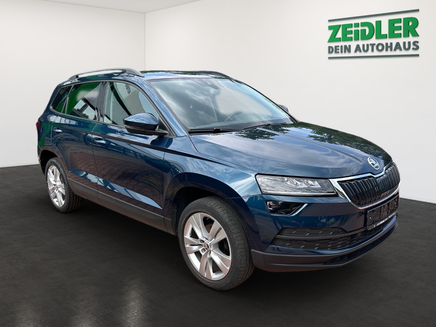 SKODA Karoq 1.5 TSI DSG Style DAB LED NAVI PDC SHZ VZE Bild 2