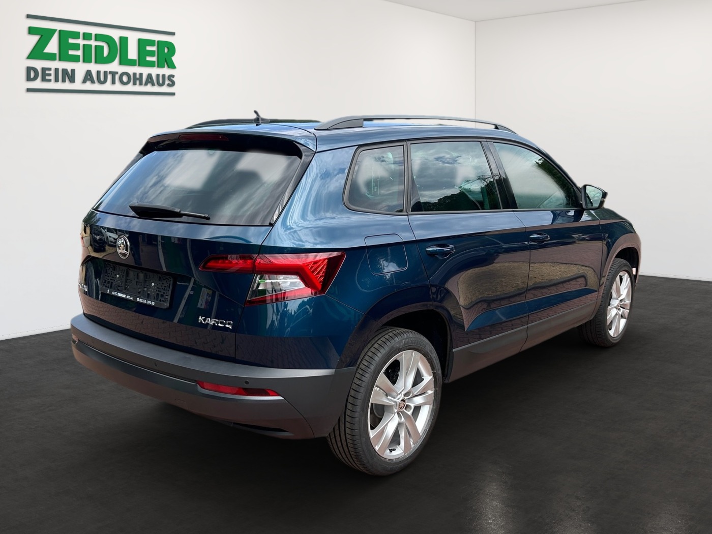 SKODA Karoq 1.5 TSI DSG Style DAB LED NAVI PDC SHZ VZE Bild 3