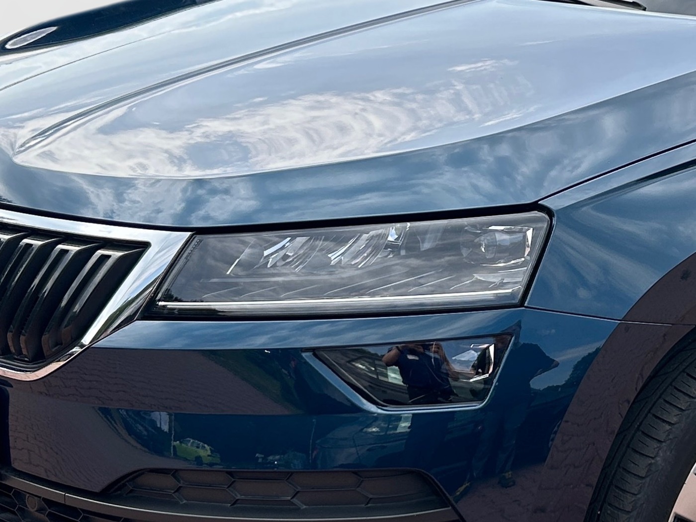 SKODA Karoq 1.5 TSI DSG Style DAB LED NAVI PDC SHZ VZE Bild 5