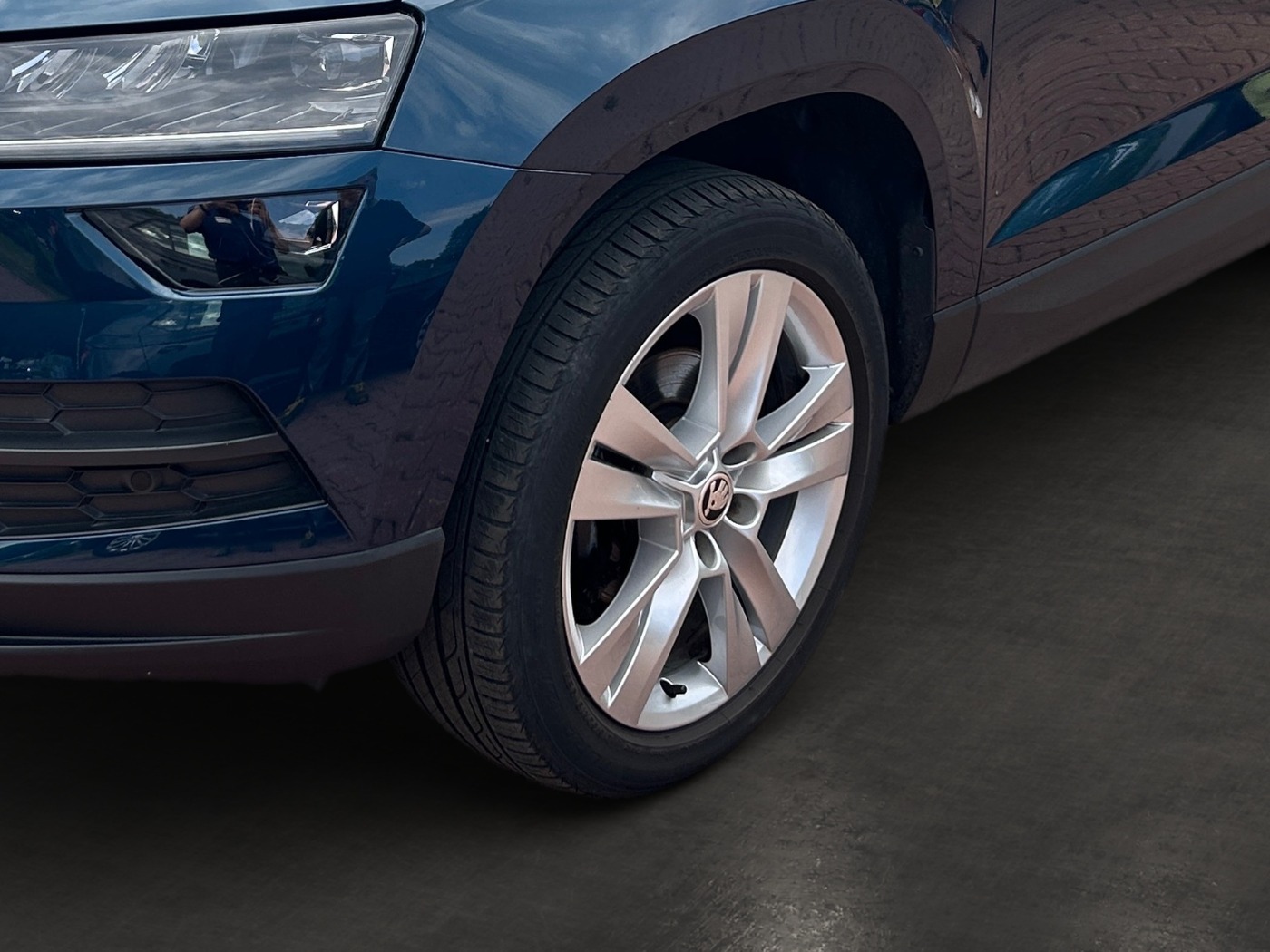 SKODA Karoq 1.5 TSI DSG Style DAB LED NAVI PDC SHZ VZE Bild 6