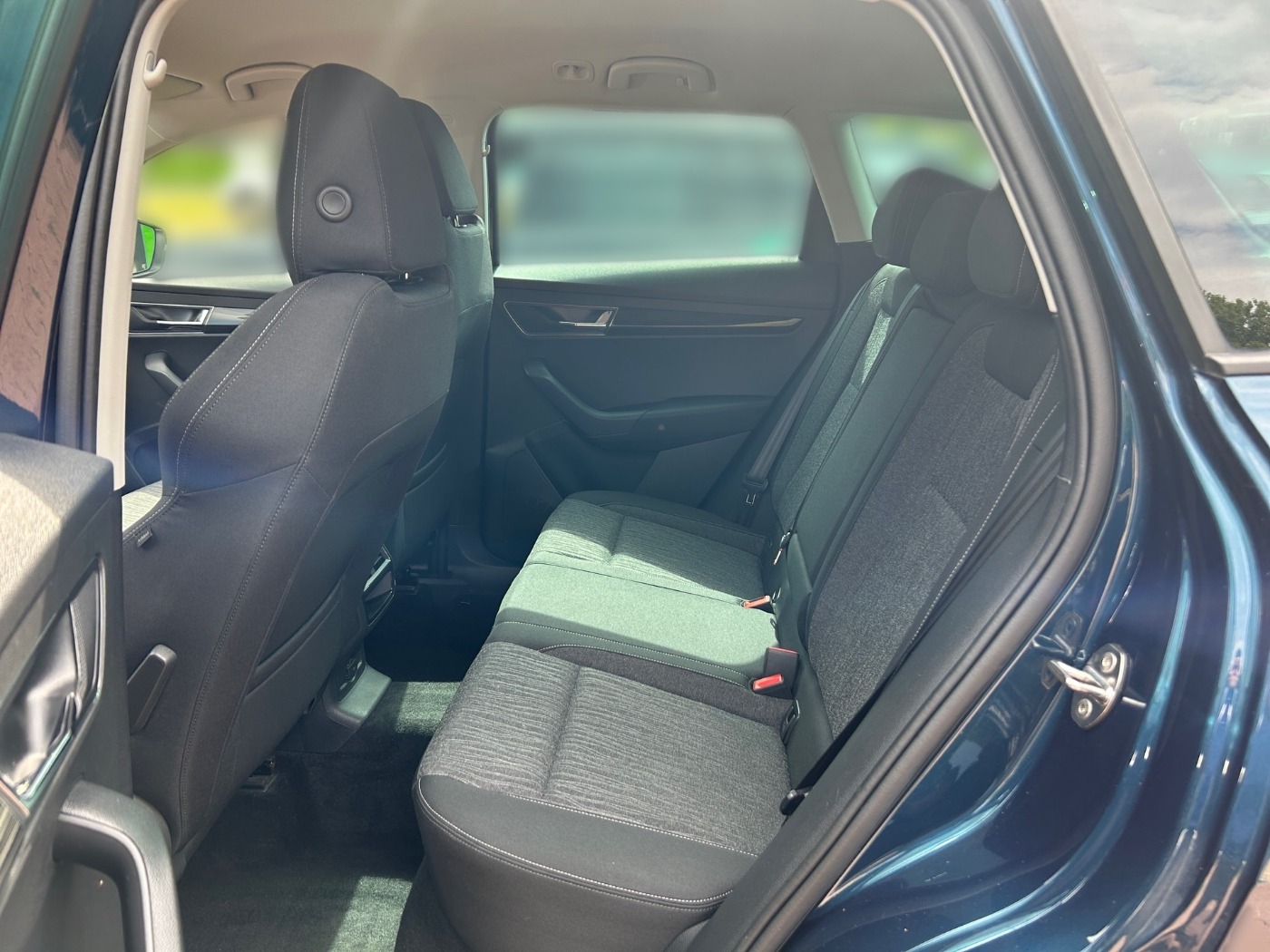 SKODA Karoq 1.5 TSI DSG Style DAB LED NAVI PDC SHZ VZE Bild 11
