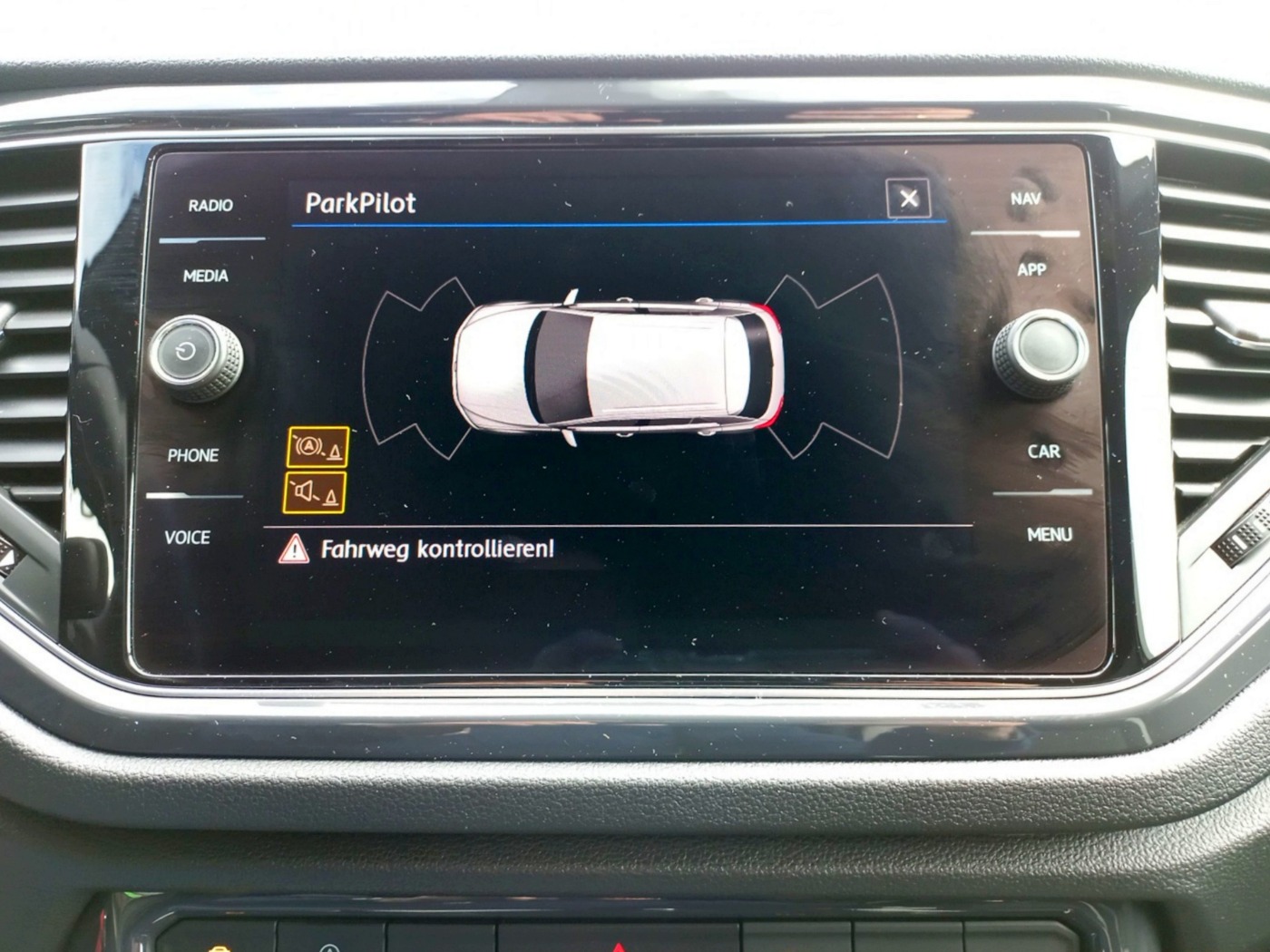 VW T-Roc 1.5 TSI DSG Sport ACC KA LED NAV SHZ TOUCH Bild 16