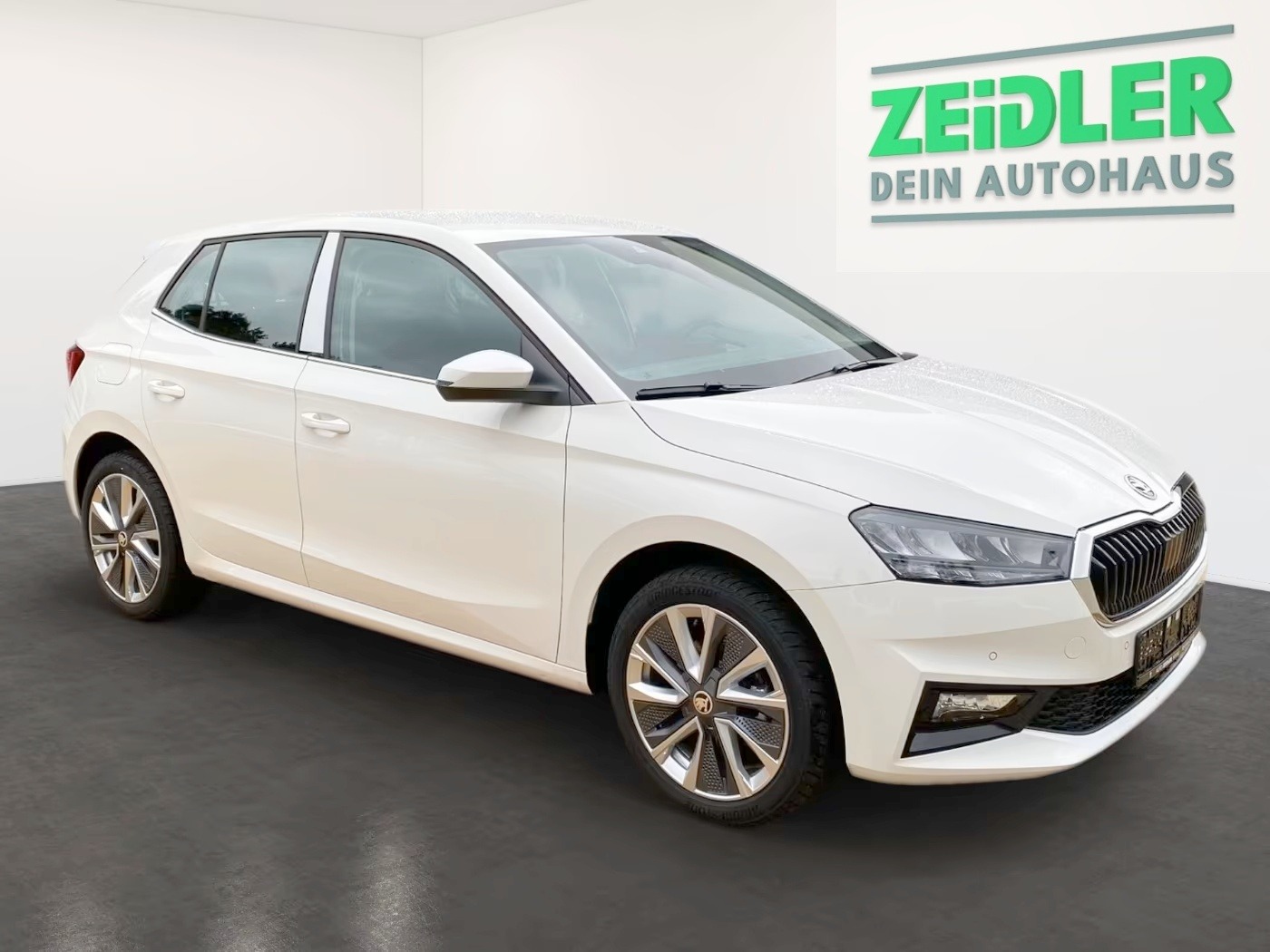 Skoda Fabia IV 1.0 TSI Style ACC DAB LED PDC RFK SHZ Bild 2
