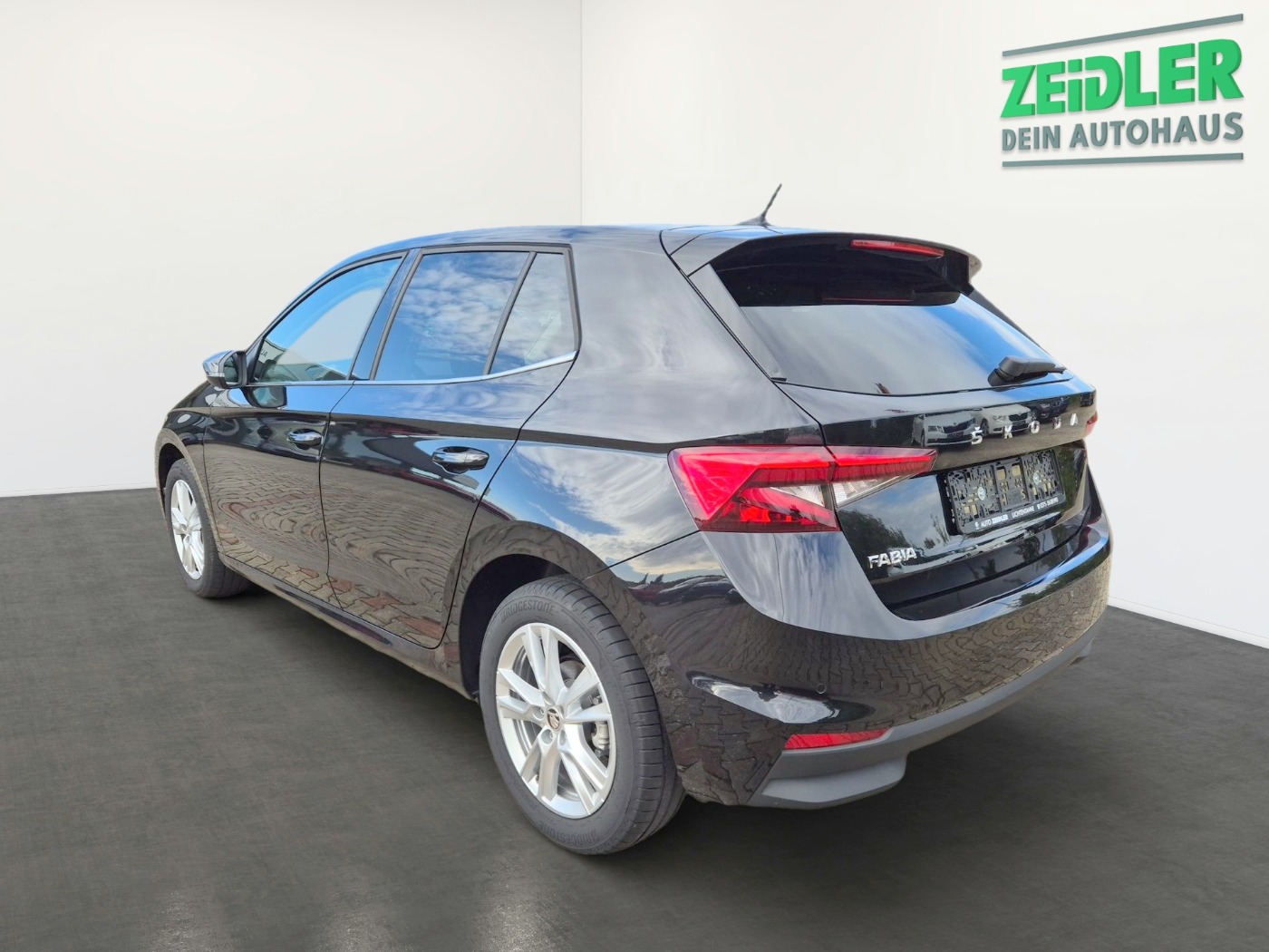 Škoda Fabia IV 1.5 TSI DSG Style KA LED PDC RFK SHZ VC Bild 4