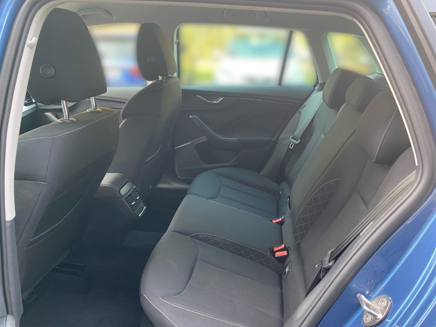 SKODA Kamiq 1.5 TSI Drive 125 DAB KA LED PDC SHZ TOUCH Bild 8