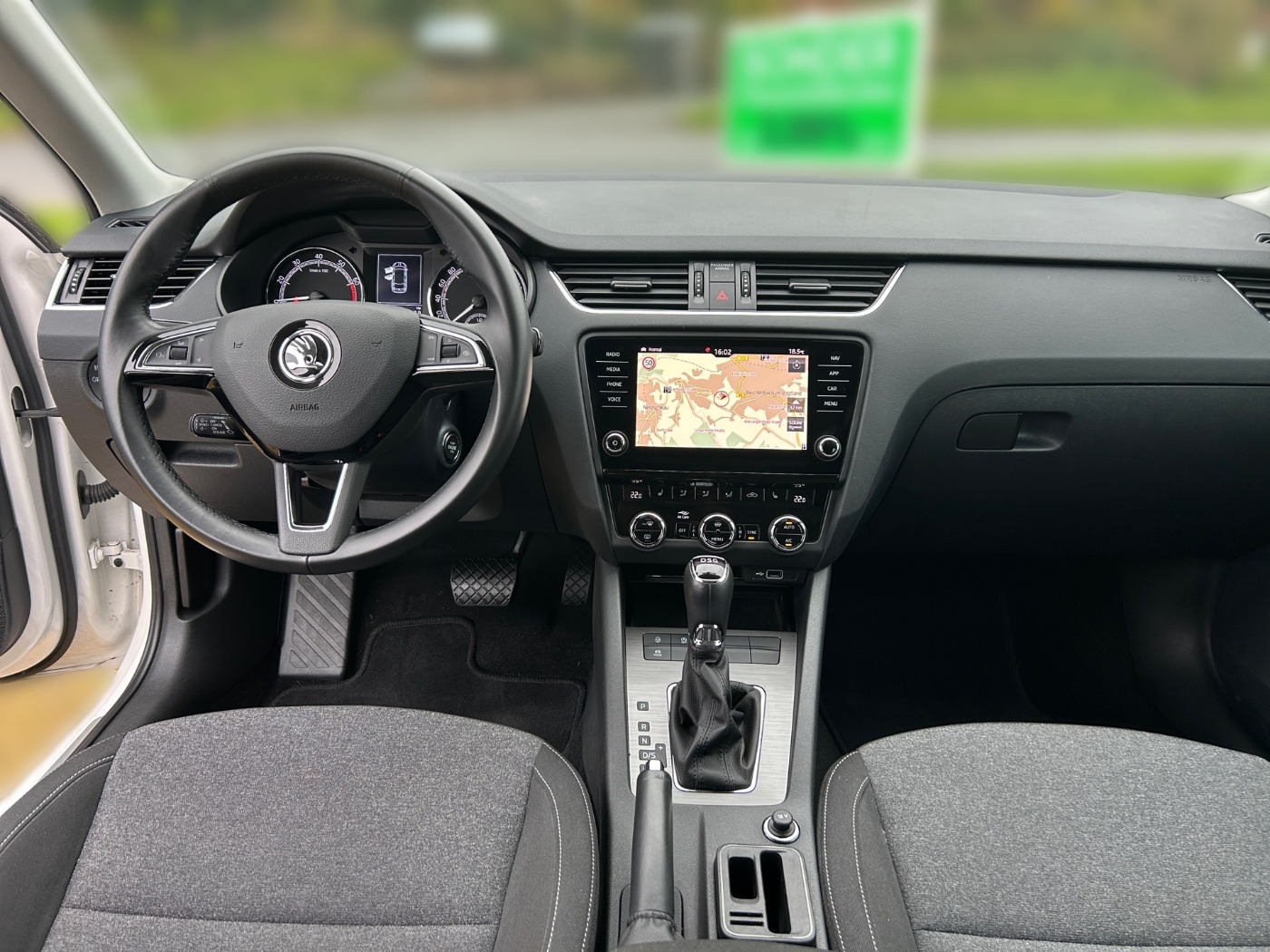 SKODA Octavia Combi 1.5 TSI ACT Soleil ACC KA LED NAVI Bild 10