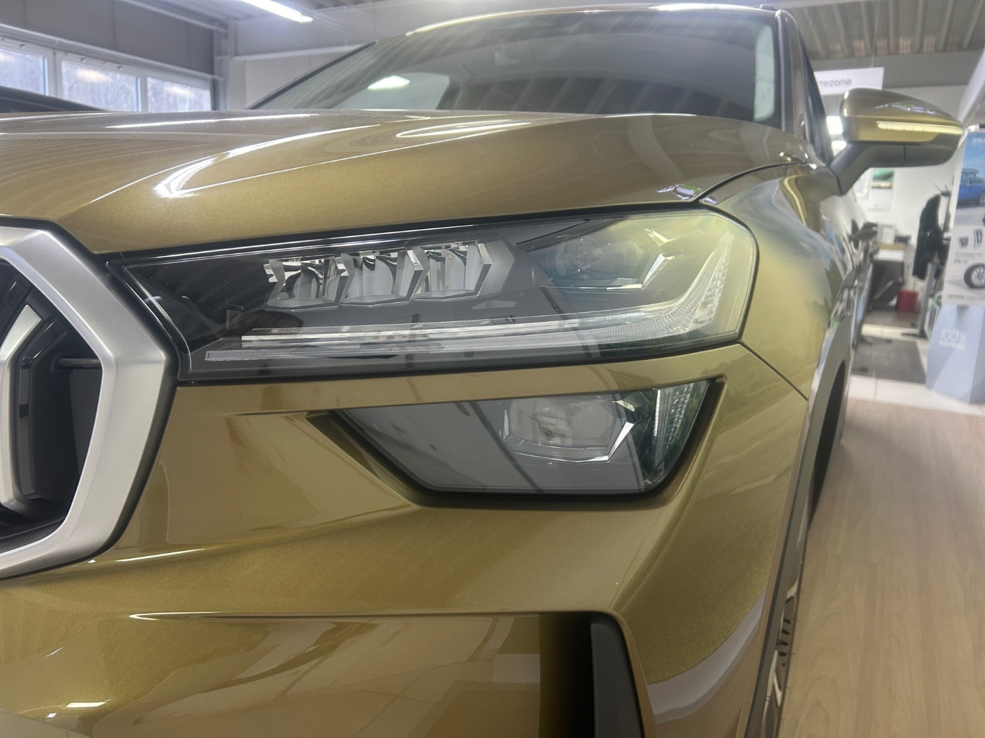 Skoda Kodiaq 2.0 TDI 4x4 Selection ACC AHK SHZ MATRIX Bild 3