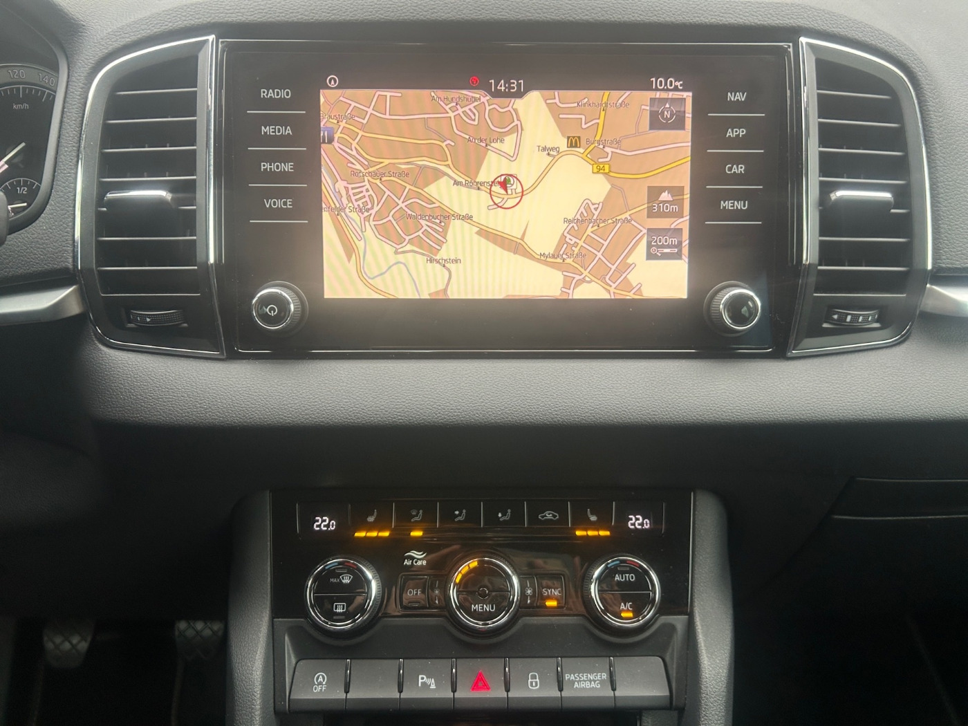 SKODA Karoq 1.5 TSI Style DAB KA LED NAVI RFK STANDHZG Bild 9
