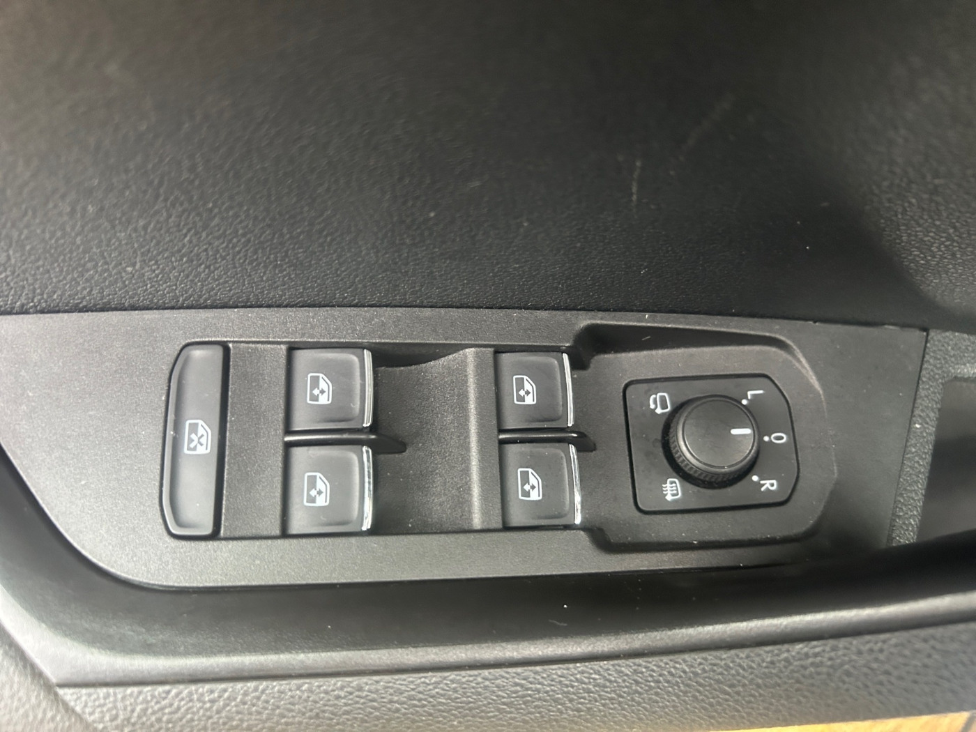 SKODA Karoq 1.5 TSI Style DAB KA LED NAVI RFK STANDHZG Bild 16