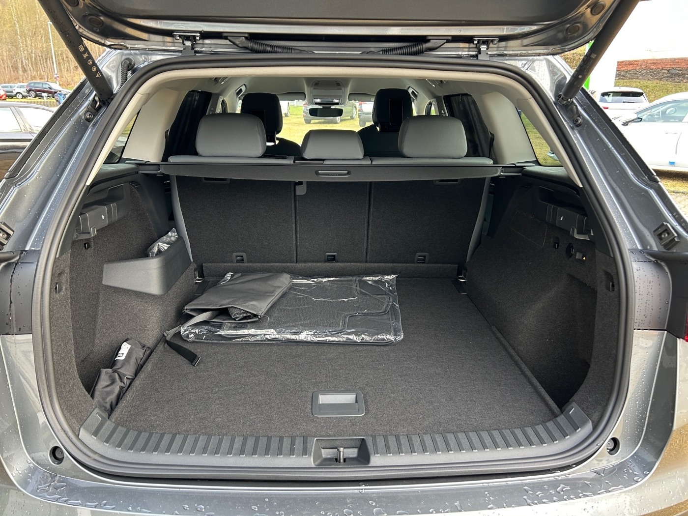 SKODA Kodiaq 2.0 TDI DSG Selection AHK HUD MATRIX STHZ Bild 12