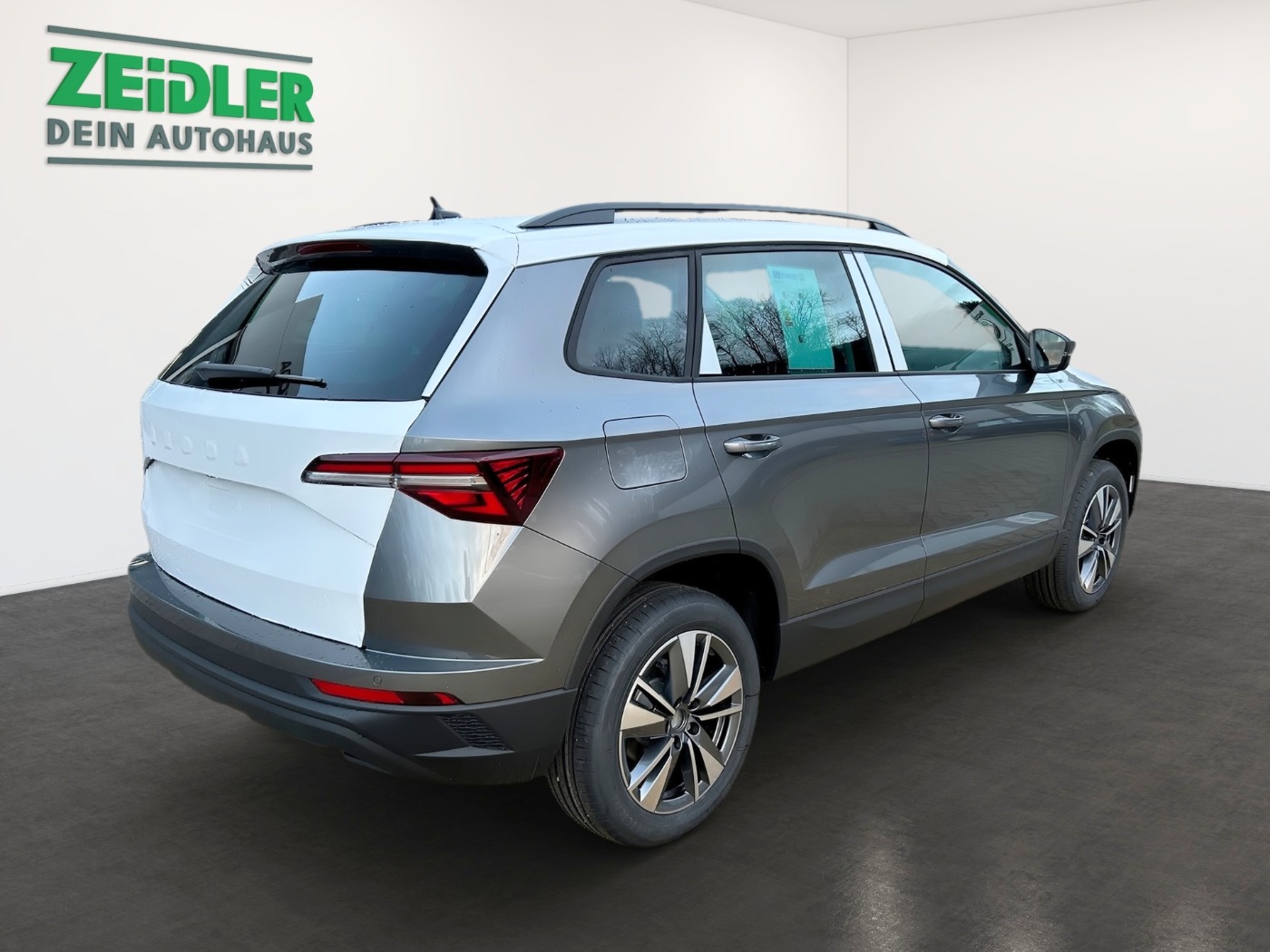 SKODA Karoq 1.5 TSI ACT Selection ACC LHZ NAVI RFK SHZ Bild 3