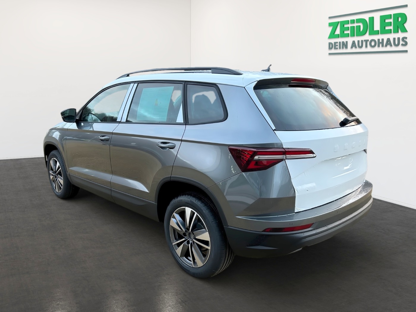 SKODA Karoq 1.5 TSI ACT Selection ACC LHZ NAVI RFK SHZ Bild 4