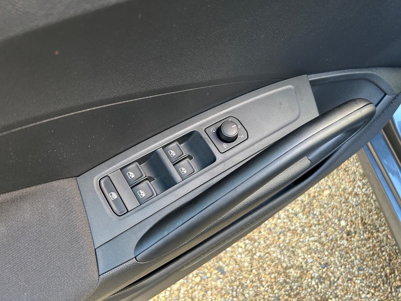 SKODA Fabia 1.0 TSI Selection ACC DAB LED NAVI SHZ Bild 15