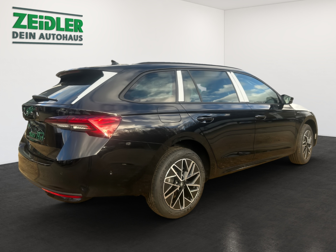 SKODA Octavia Combi 2.0 TDI DSG Selection ACC NAVI RFK Bild 3