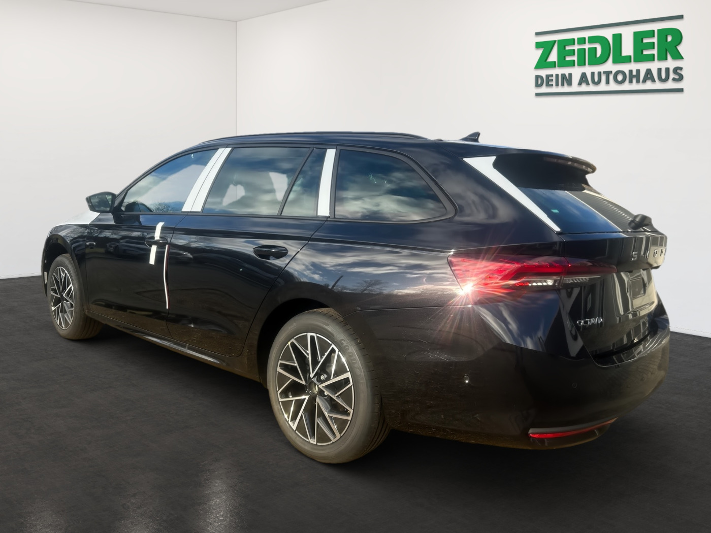 SKODA Octavia Combi 2.0 TDI DSG Selection ACC NAVI RFK Bild 4