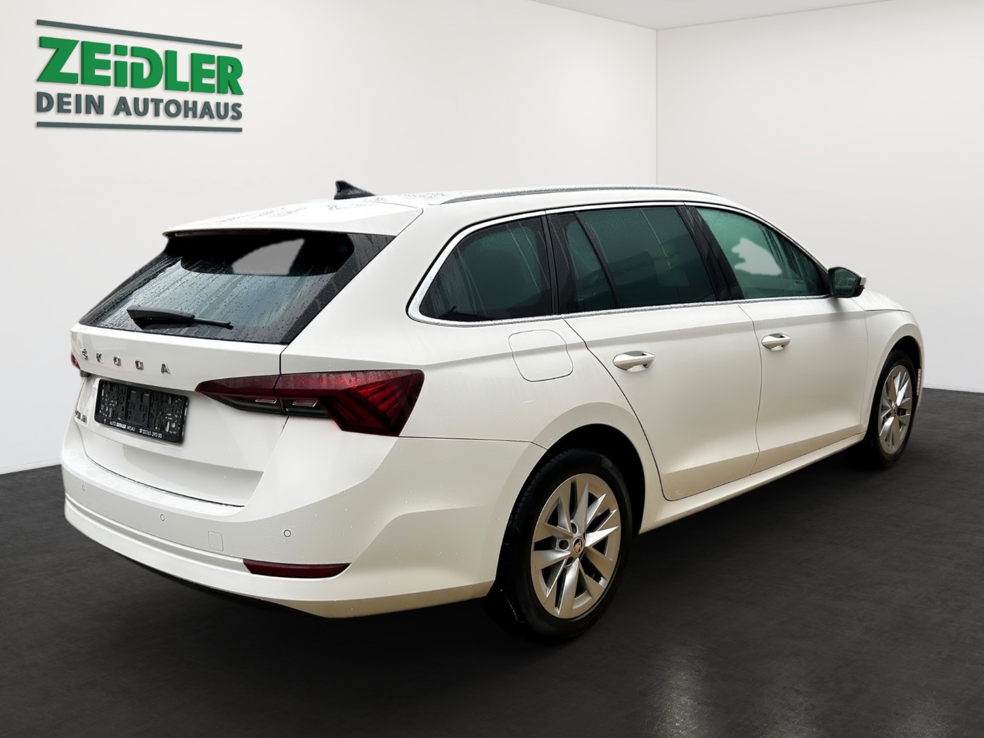 SKODA Octavia Combi 2.0 TDI First Edition NAVI SHZ TWA Bild 3