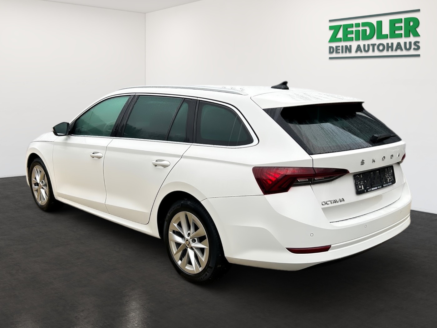 SKODA Octavia Combi 2.0 TDI First Edition NAVI SHZ TWA Bild 4