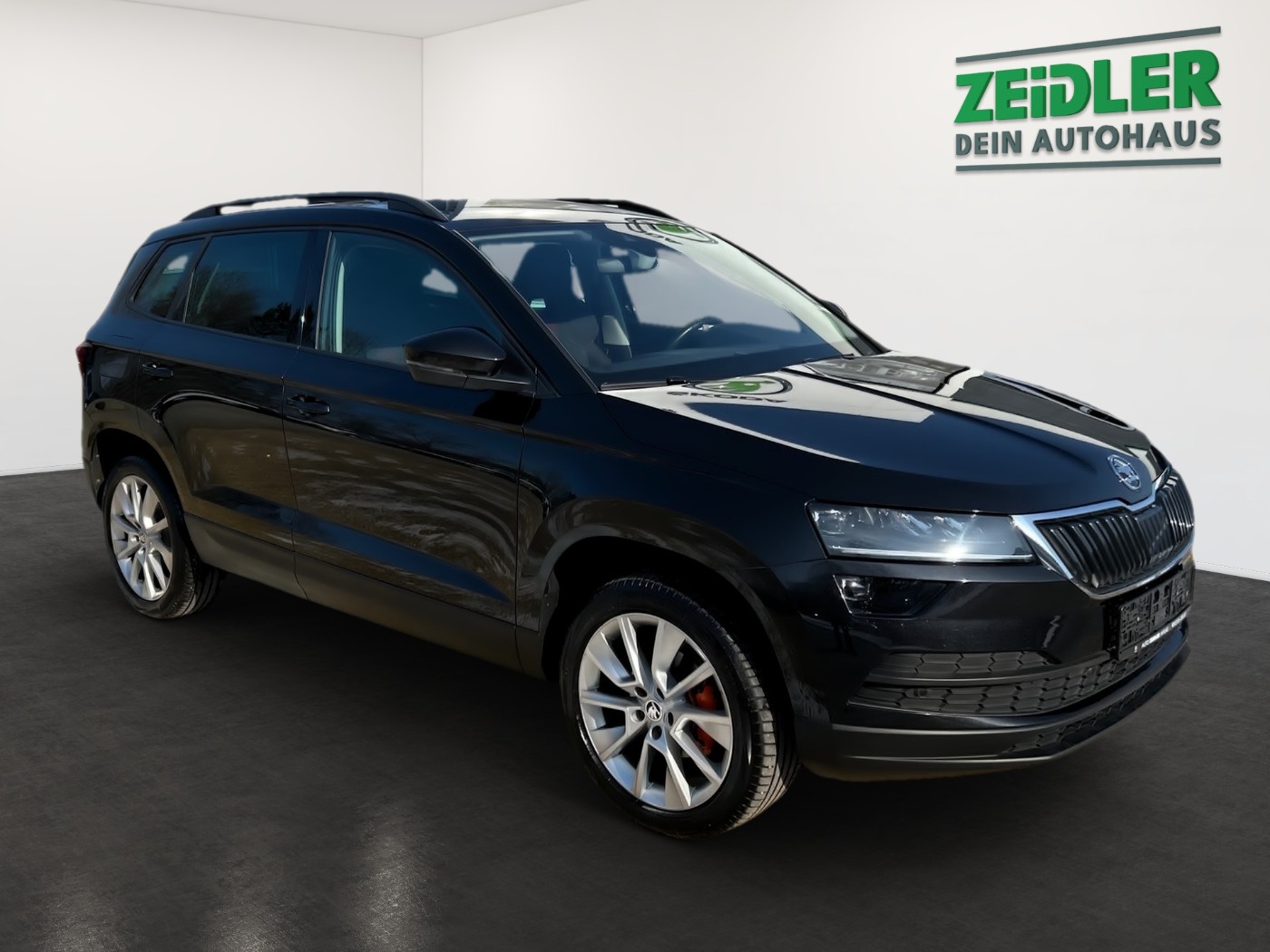 SKODA Karoq 1.5 TSI DSG Style ACC AHK DAB LED PDC SHZ Bild 2