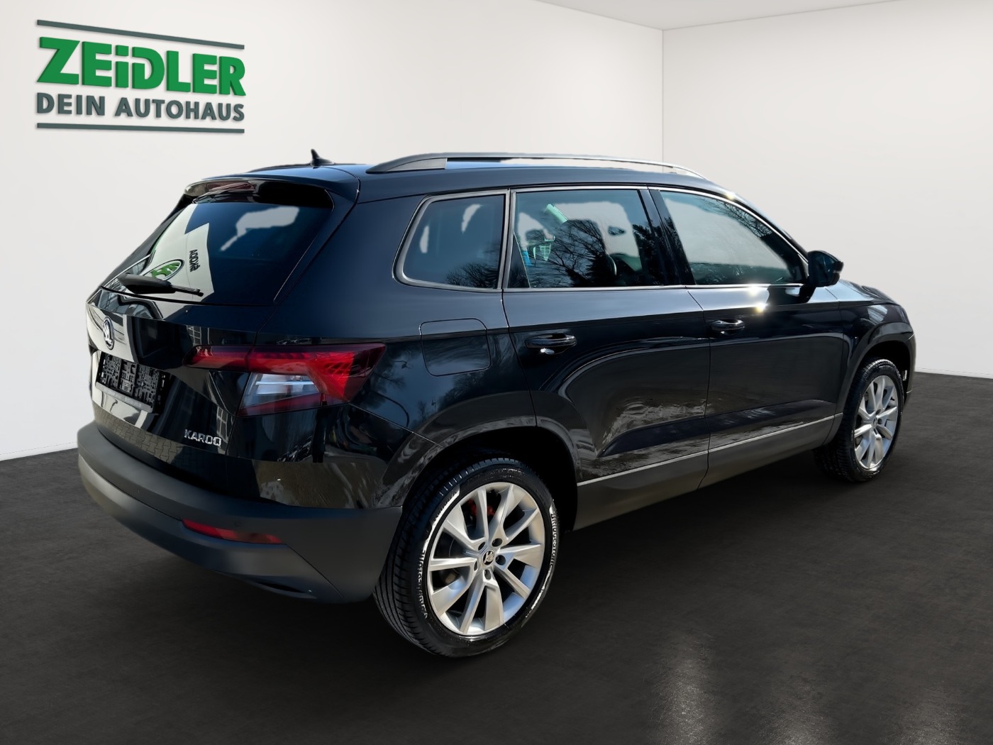 SKODA Karoq 1.5 TSI DSG Style ACC AHK DAB LED PDC SHZ Bild 3