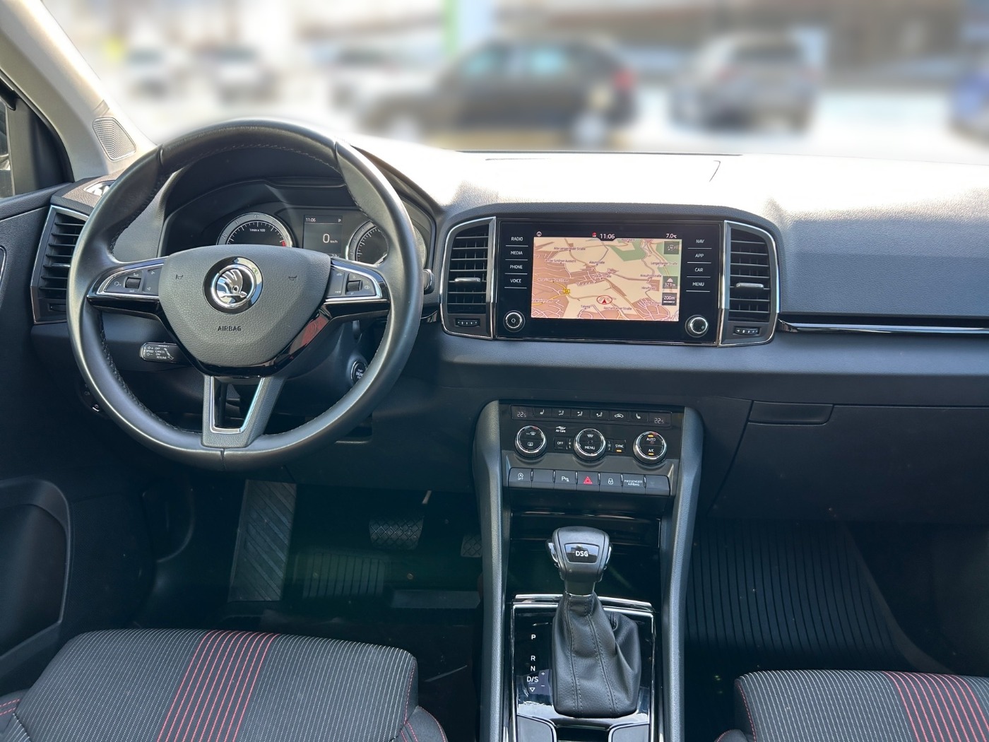 SKODA Karoq 1.5 TSI DSG Style ACC AHK DAB LED PDC SHZ Bild 10